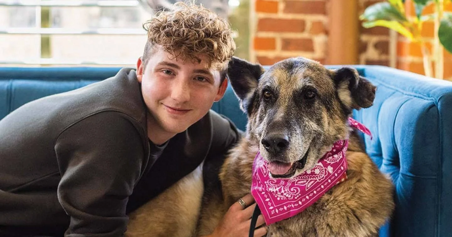 15/10 A Very Good Boy: How 'We Rate Dogs' Ruled the Internet and Raked in Milli…